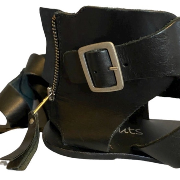 Coconuts by Matisse Black Leather Strappy Sandal - Picture 8 of 9